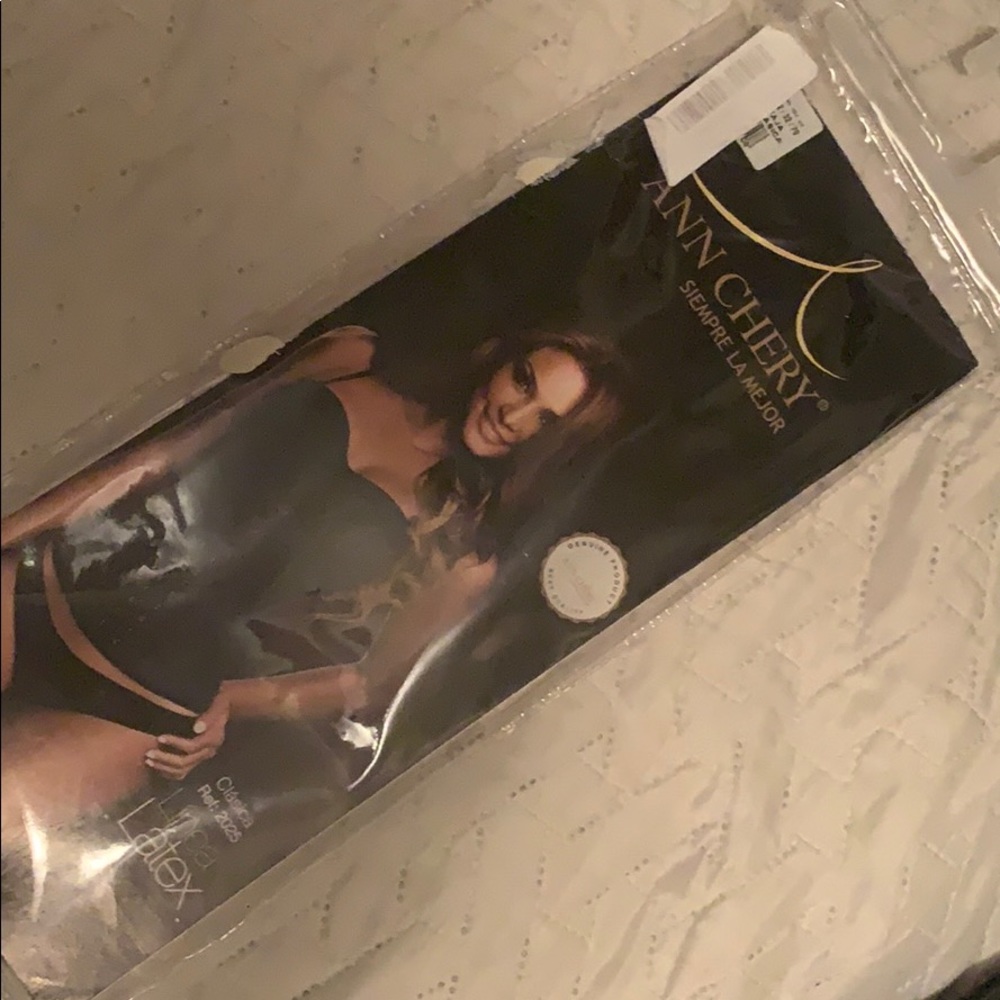 Waist trainer Ann Chery